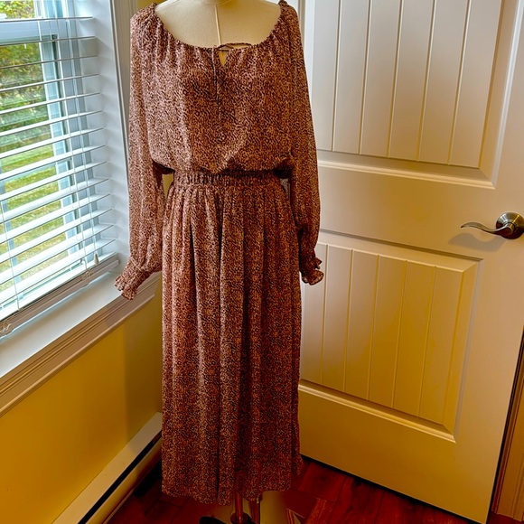 New with tags Black Tape Dress Size Large - Picture 1 of 3